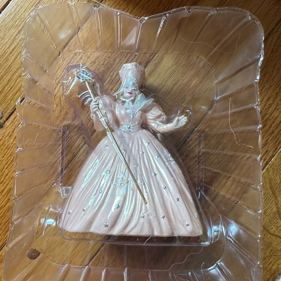Hallmark Keepsake Ornament The Wizard of Oz Glinda Good Witch of the North 1995 - Picture 3 of 8